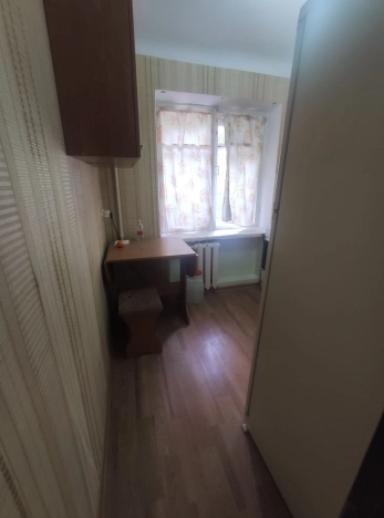 Купить трехкомнатную квартиру на вторичке в Микрорайоне 8-й, Элиста в Элисте. Вариант № 6140815, 4, площадь -  квм, цена 3800000 рублей