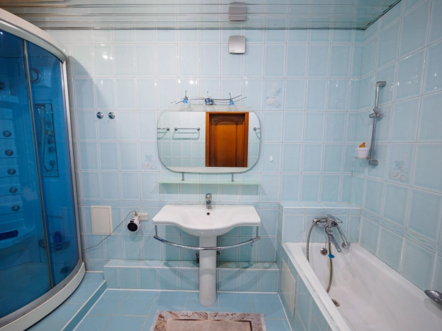 Купить трехкомнатную квартиру в Омске. Вариант № 7996512, 18, площадь -  квм, цена 15290000 рублей