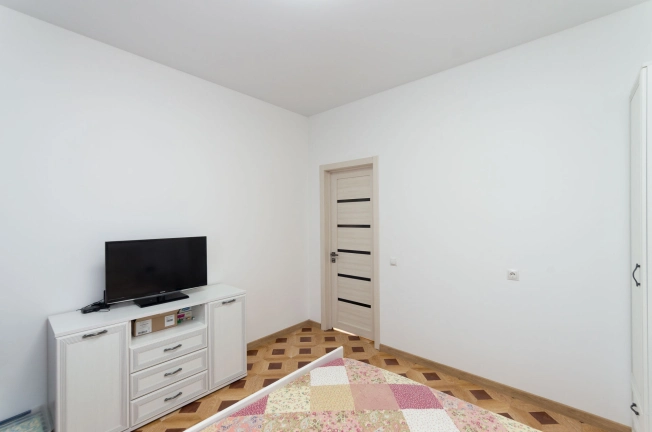 Купить дом на улице Карла Маркса в Тюменской области. Вариант № 1235, 27, площадь -  квм, цена 10000000 рублей