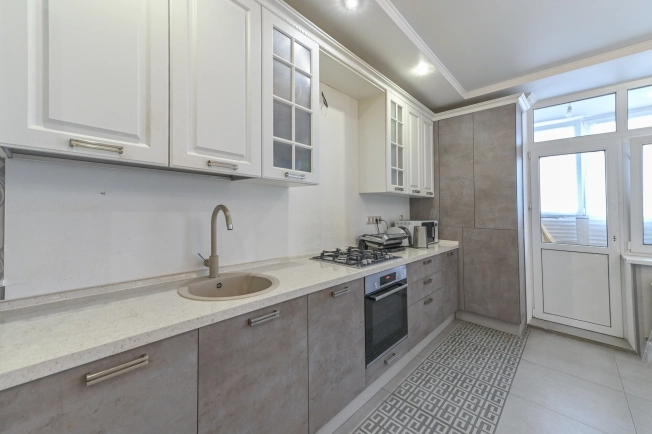 Купить трехкомнатную квартиру в районе Кировский в Ростове-на-Дону. Вариант № 8217926, 4, площадь -  квм, цена 8990000 рублей