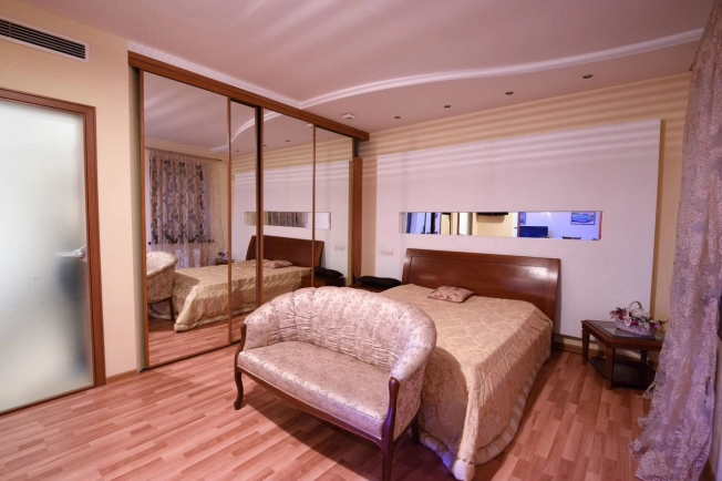 Купить трехкомнатную квартиру в районе Тверской в Москве. Вариант № 22121, 4, площадь -  квм, цена 108900000 рублей