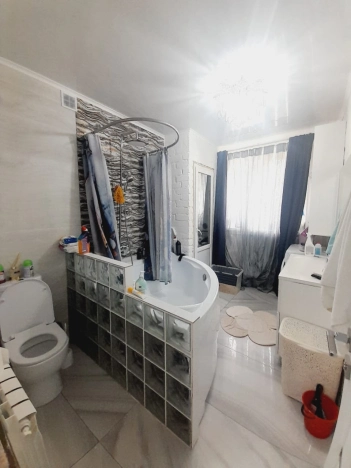 Купить коммерческую недвижимость в Элисте. Вариант № 46956, 17, площадь -  квм, цена 7500000 рублей