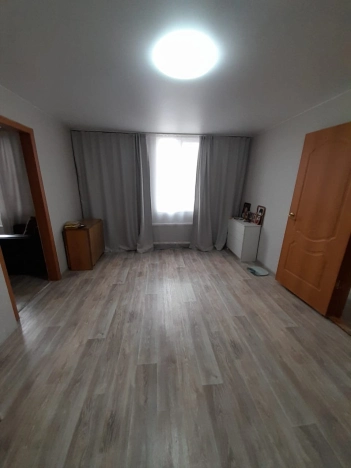 Купить трехкомнатную квартиру на вторичке в Микрорайоне 8-й, Элиста в Элисте. Вариант № 17140, 0, площадь -  квм, цена 3000000 рублей