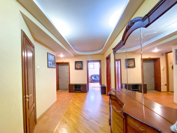 Купить трехкомнатную квартиру в Краснодарском крае. Вариант № 2540618, 8, площадь -  квм, цена 43000000 рублей