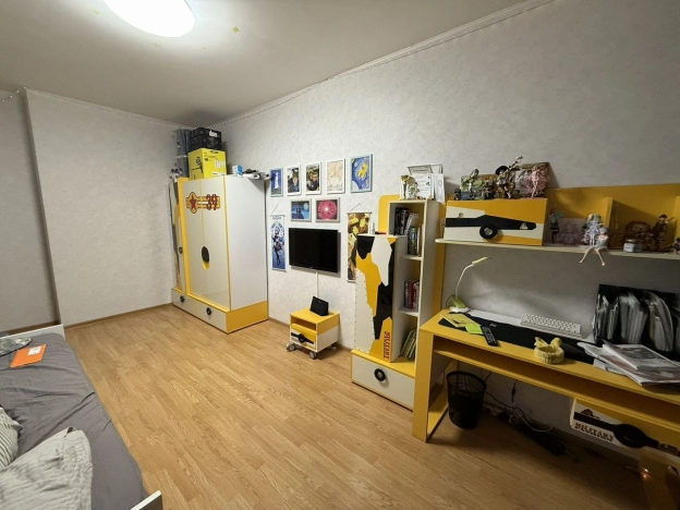 Купить трехкомнатную квартиру у метро Садовая в Санкт-Петербурге. Вариант № 10359086, 6, площадь -  квм, цена 9500000 рублей