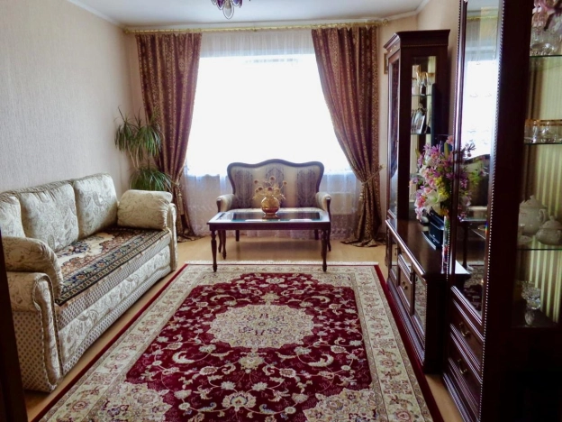 Купить трехкомнатную квартиру в Новосибирске. Вариант № 6152874, 33, площадь -  квм, цена 6600000 рублей