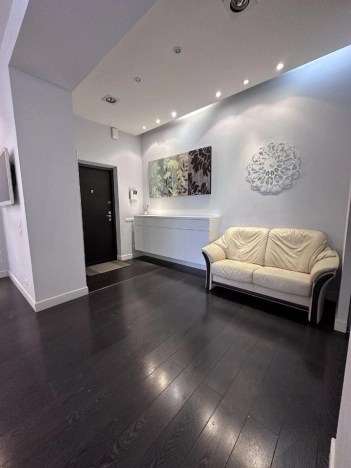 Купить трехкомнатную квартиру в Ростовской области. Вариант № 8428443, 9, площадь -  квм, цена 23000000 рублей