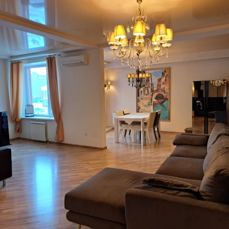 Купить трехкомнатную квартиру в Омске. Вариант № 22902, 4, площадь -  квм, цена 13000000 рублей