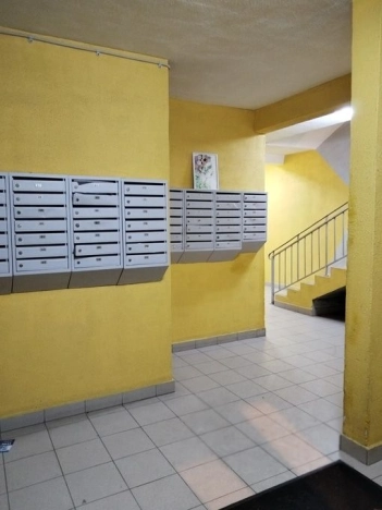 Купить однокомнатную квартиру на улице Кедрова в Москве. Вариант № 10098393, 18, площадь -  квм, цена 9800000 рублей