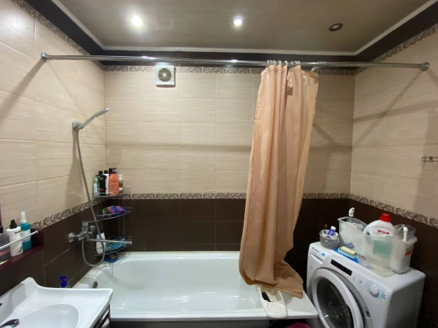 Купить трехкомнатную квартиру в Микрорайоне 6-й, Чита в Чите. Вариант № 1143322, 18, площадь -  квм, цена 11940000 рублей