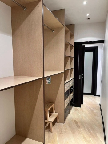 Купить трехкомнатную квартиру на улице Любучанский переулок в Москве. Вариант № 10284193, 21, площадь -  квм, цена 31000000 рублей