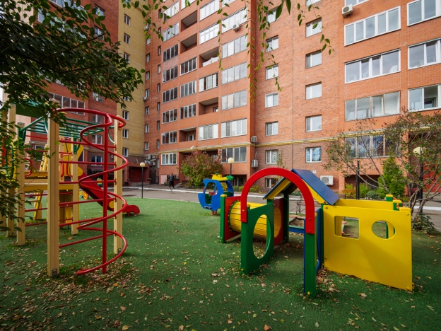 Купить трехкомнатную квартиру в Омске. Вариант № 6745777, 32, площадь -  квм, цена 9800000 рублей