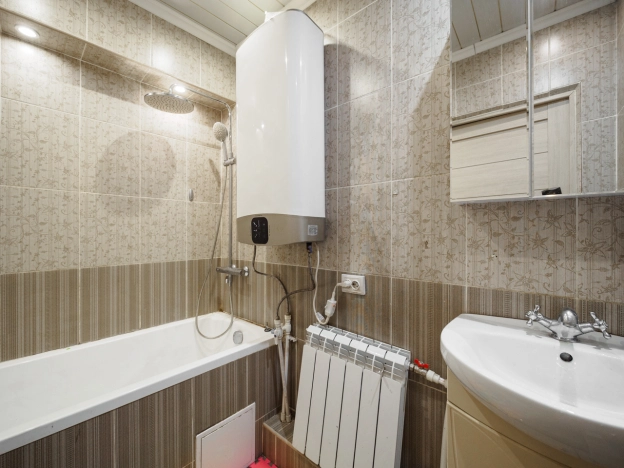 Купить дом в Омске. Вариант № 20724, 23, площадь -  квм, цена 8300000 рублей