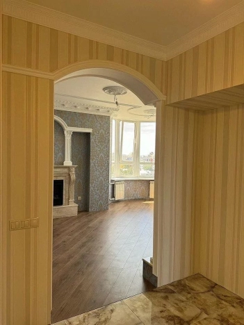 Купить трехкомнатную квартиру в районе Кировский в Ростове-на-Дону. Вариант № 7651988, 16, площадь -  квм, цена 11900000 рублей