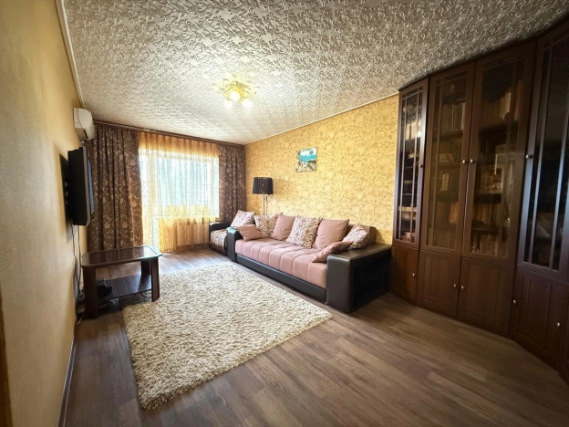 Купить трехкомнатную квартиру в Семилуках. Вариант № 50511, 10, площадь -  квм, цена 5000000 рублей