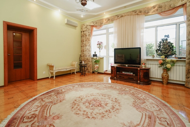 Купить таунхаус в Омске. Вариант № 37970, 4, площадь -  квм, цена 35000000 рублей