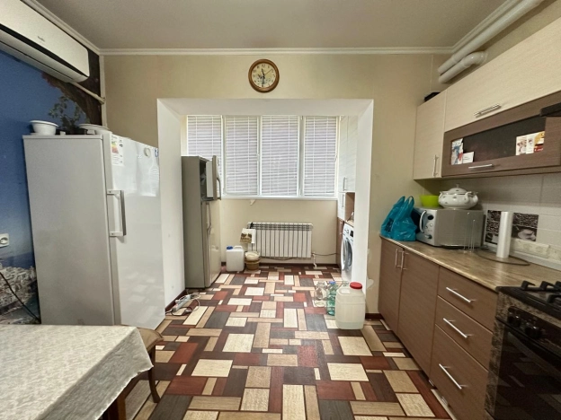 Купить трехкомнатную квартиру в Микрорайоне 8-й, Элиста в Элисте. Вариант № 7861639, 10, площадь -  квм, цена 8900000 рублей