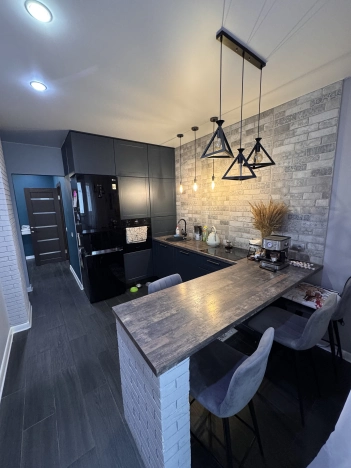 Купить квартиру на вторичке на улице Молодёжная в Владимирской области. Вариант № 10611693, 7, площадь -  квм, цена 5400000 рублей