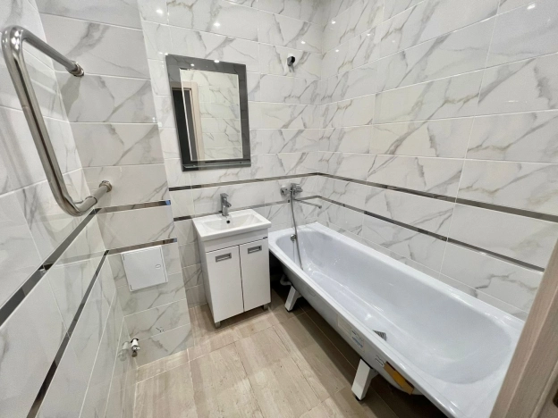 Купить трехкомнатную квартиру в Микрорайоне 5-й в Вологде. Вариант № 2854, 16, площадь -  квм, цена 10190000 рублей