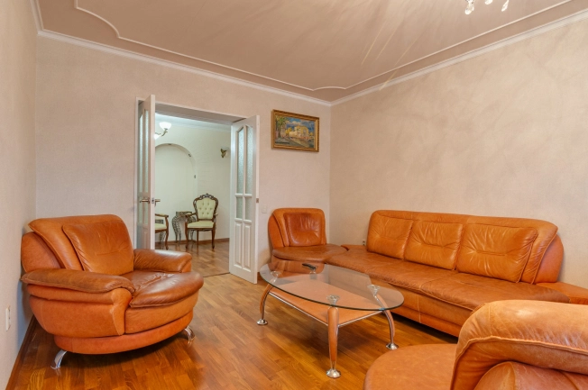 Купить квартиру в Вологодской области. Вариант № 8790858, 18, площадь -  квм, цена 12000000 рублей