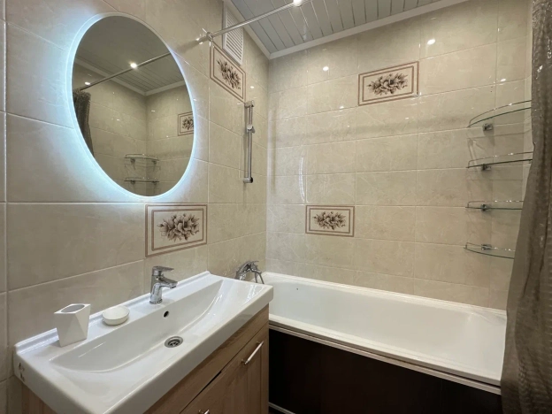 Купить трехкомнатную квартиру у метро Садовая в Санкт-Петербурге. Вариант № 9974099, 29, площадь -  квм, цена 9390000 рублей