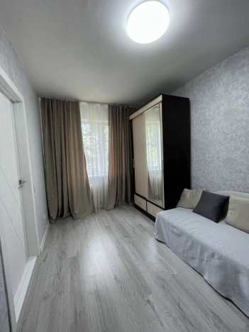 Снять квартиру в районе Дзержинский в Новосибирске. Вариант № 9610318, 5, площадь -  квм, цена 35000 рублей