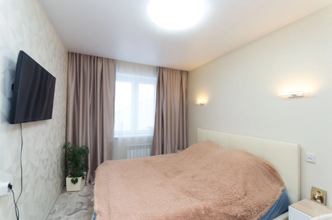 Купить двухкомнатную квартиру на вторичке в Микрорайоне 10-й, Тобольск в Тобольске. Вариант № 4193, 3, площадь -  квм, цена 5250000 рублей