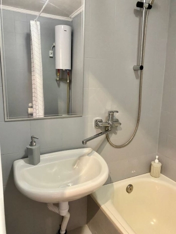 Купить однокомнатную квартиру в Ростовской области. Вариант № 9205327, 3, площадь -  квм, цена 5900000 рублей