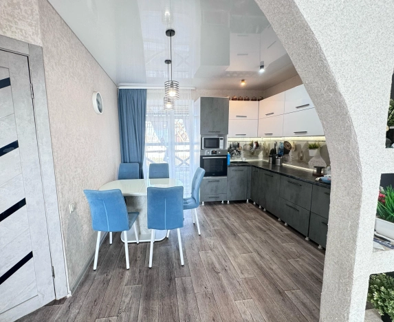 Купить дом в Микрорайоне Советский, Стерлитамак в Стерлитамаке. Вариант № 42942, 4, площадь -  квм, цена 8500000 рублей