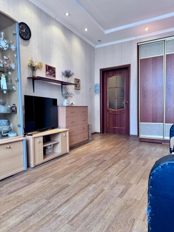 Купить квартиру в районе Дзержинский в Новосибирске. Вариант № 8153768, 13, площадь -  квм, цена 4980000 рублей