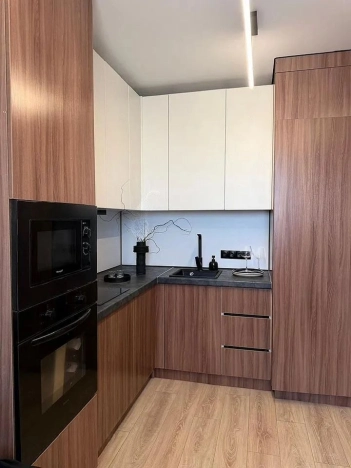 Купить однокомнатную квартиру в Ростовской области. Вариант № 10414564, 4, площадь -  квм, цена 5950000 рублей