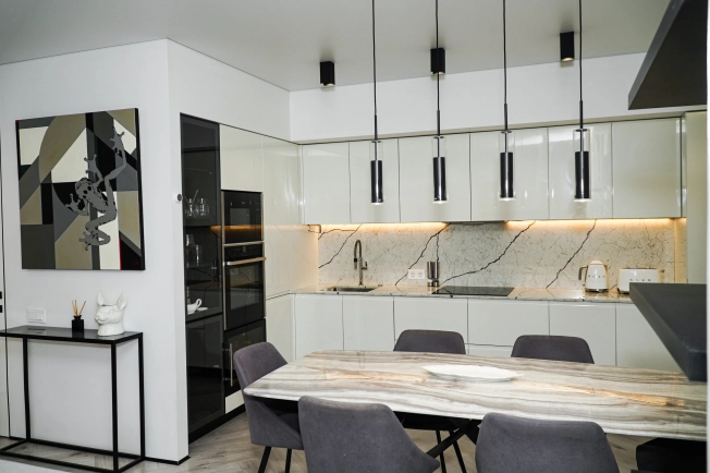 Купить четырехкомнатную квартиру на улице Мира в Новосибирской области. Вариант № 4156069, 5, площадь -  квм, цена 30000000 рублей