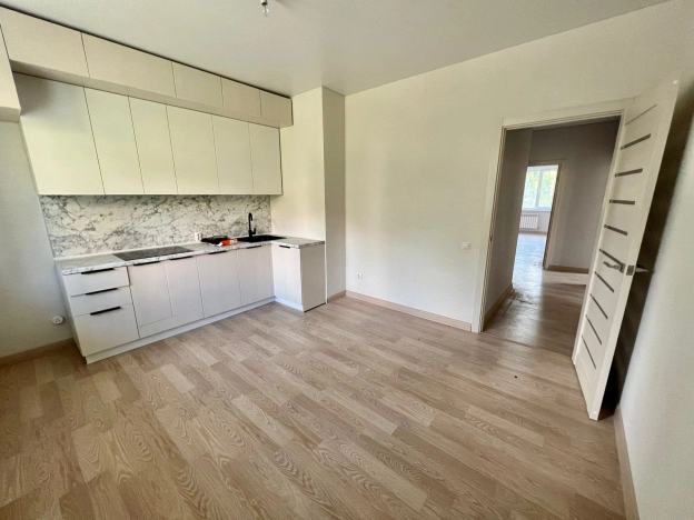 Купить трехкомнатную квартиру в Микрорайоне 5-й в Вологде. Вариант № 2854, 7, площадь -  квм, цена 10190000 рублей