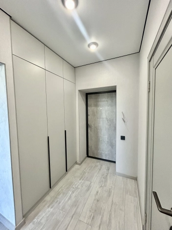 Купить однокомнатную квартиру в районе Дзержинский в Волгограде. Вариант № 3960128, 10, площадь -  квм, цена 6350000 рублей