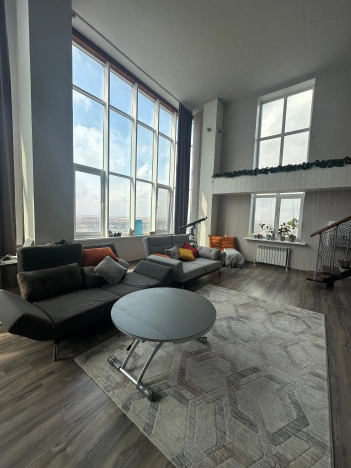 Купить трехкомнатную квартиру в Приморском крае. Вариант № 8018, 10, площадь -  квм, цена 16000000 рублей