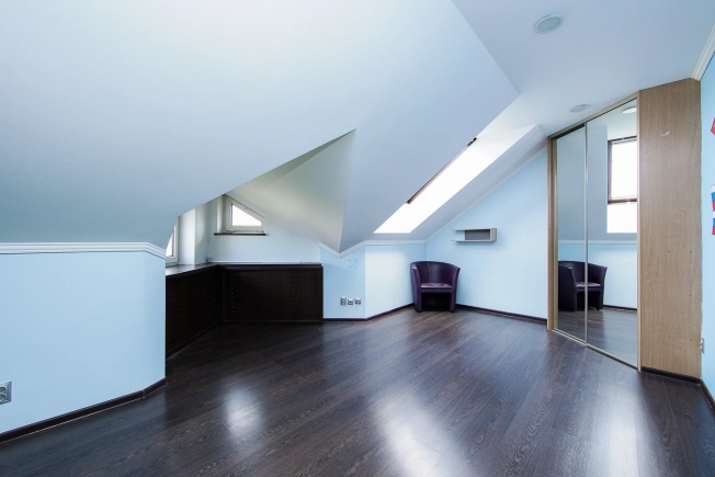 Купить четырехкомнатную квартиру в Калининграде. Вариант № 4922, 23, площадь -  квм, цена 16990000 рублей