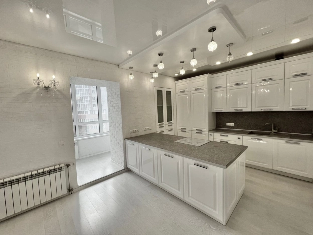 Купить четырехкомнатную квартиру в Омске. Вариант № 2704, 2, площадь -  квм, цена 18000000 рублей