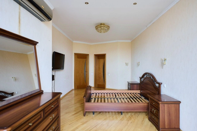 Купить квартиру в Москве. Вариант № 5922301, 4, площадь -  квм, цена 41990000 рублей