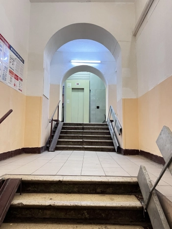 Купить квартиру у метро Нагорная в Москве. Вариант № 30527, 34, площадь - квм, цена 30000000.0000 рублей