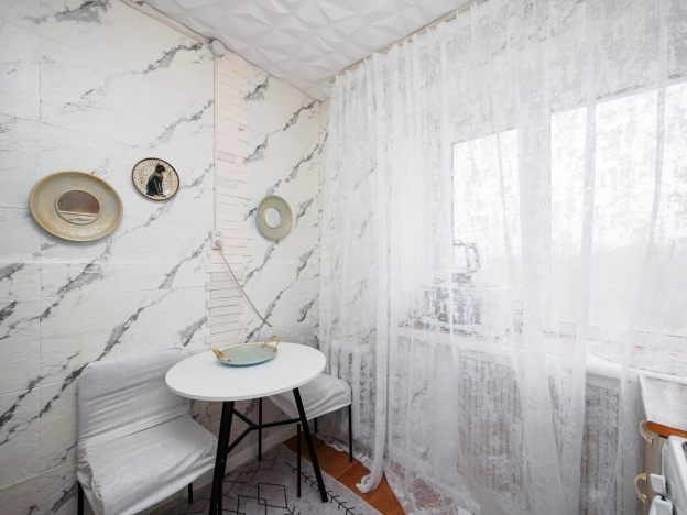 Купить двухкомнатную квартиру в Омске. Вариант № 8147961, 10, площадь -  квм, цена 3800000 рублей