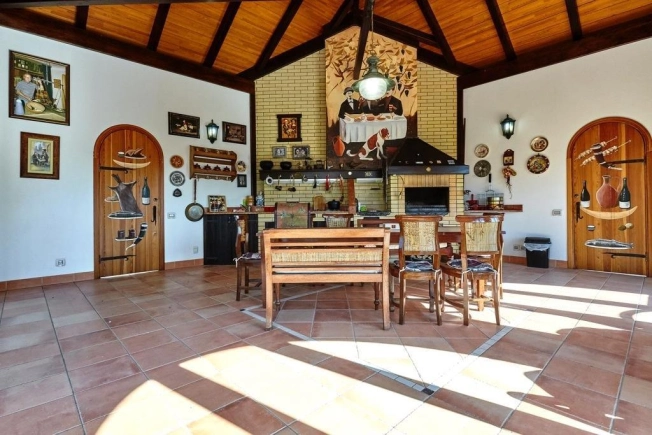 Купить дом на улице Спасская в Краснодаре. Вариант № 6108, 9, площадь -  квм, цена 99000000 рублей