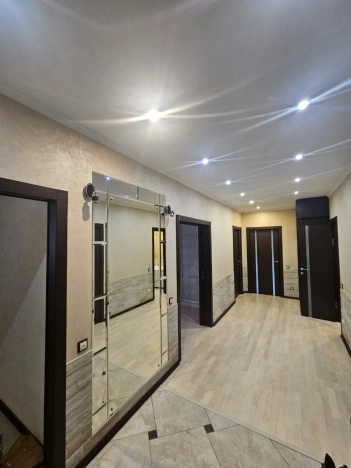 Купить трехкомнатную квартиру на улице Профсоюзная в Москве. Вариант № 10608856, 15, площадь -  квм, цена 22000000 рублей