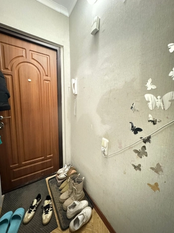 Купить трехкомнатную квартиру на вторичке в Микрорайоне 4-й, Элиста в Элисте. Вариант № 29442, 8, площадь -  квм, цена 4500000 рублей