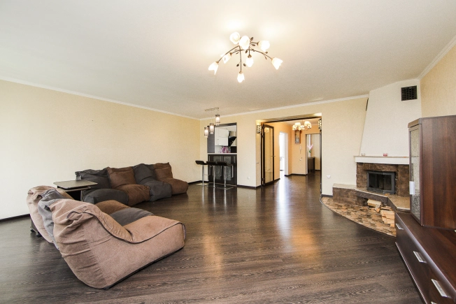 Купить четырехкомнатную квартиру в Калининграде. Вариант № 4922, 6, площадь -  квм, цена 16990000 рублей