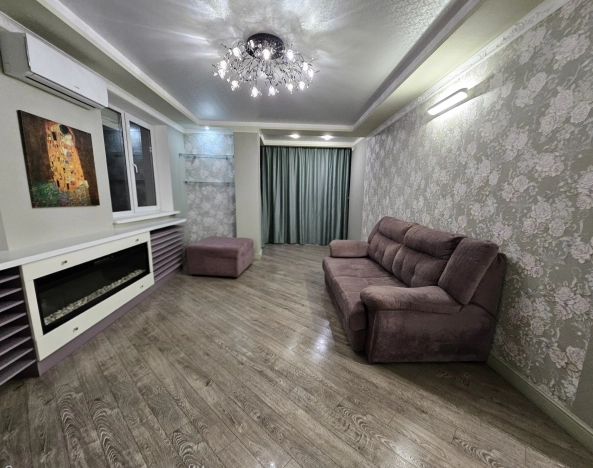 Купить трехкомнатную квартиру в Ростовской области. Вариант № 10396641, 4, площадь -  квм, цена 16450000 рублей