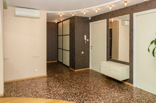 Купить четырехкомнатную квартиру в Новосибирской области. Вариант № 54718, 18, площадь -  квм, цена 16300000 рублей