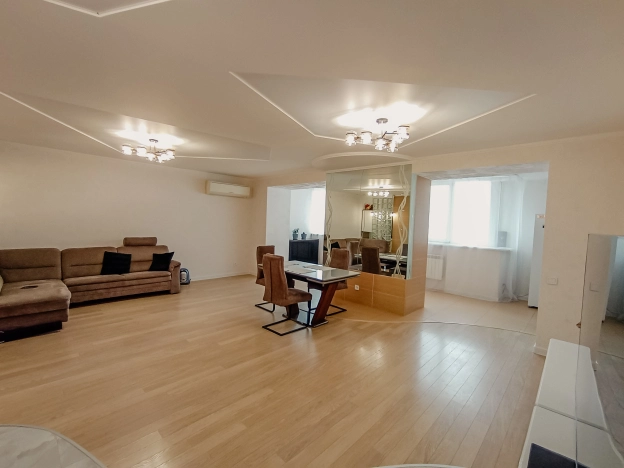 . Вариант № 3670, 5, площадь - 130 квм, цена 13900000 рублей