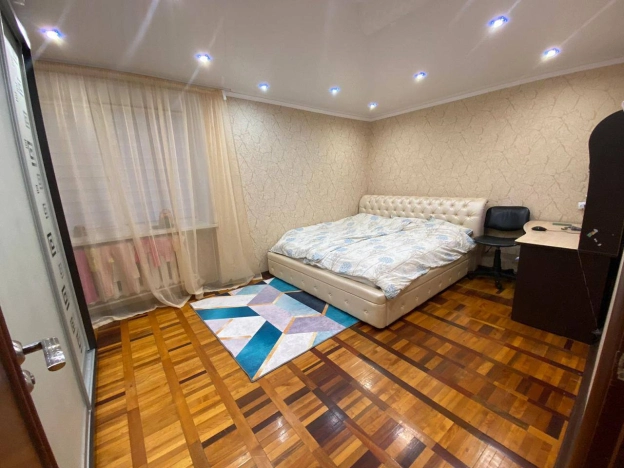 Купить трехкомнатную квартиру в Старом Осколе. Вариант № 8535004, 14, площадь -  квм, цена 10000000 рублей