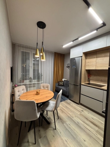 Купить двухкомнатную квартиру в Омске. Вариант № 8216756, 0, площадь -  квм, цена 10750000 рублей