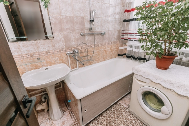 Купить трехкомнатную квартиру в районе Ленинский в Новосибирске. Вариант № 8462578, 15, площадь -  квм, цена 4699999 рублей